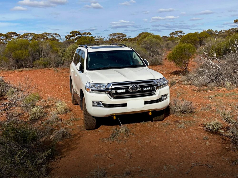 Grille Kit suitable for Toyota Land Cruiser 200 Series (2015-2021) 